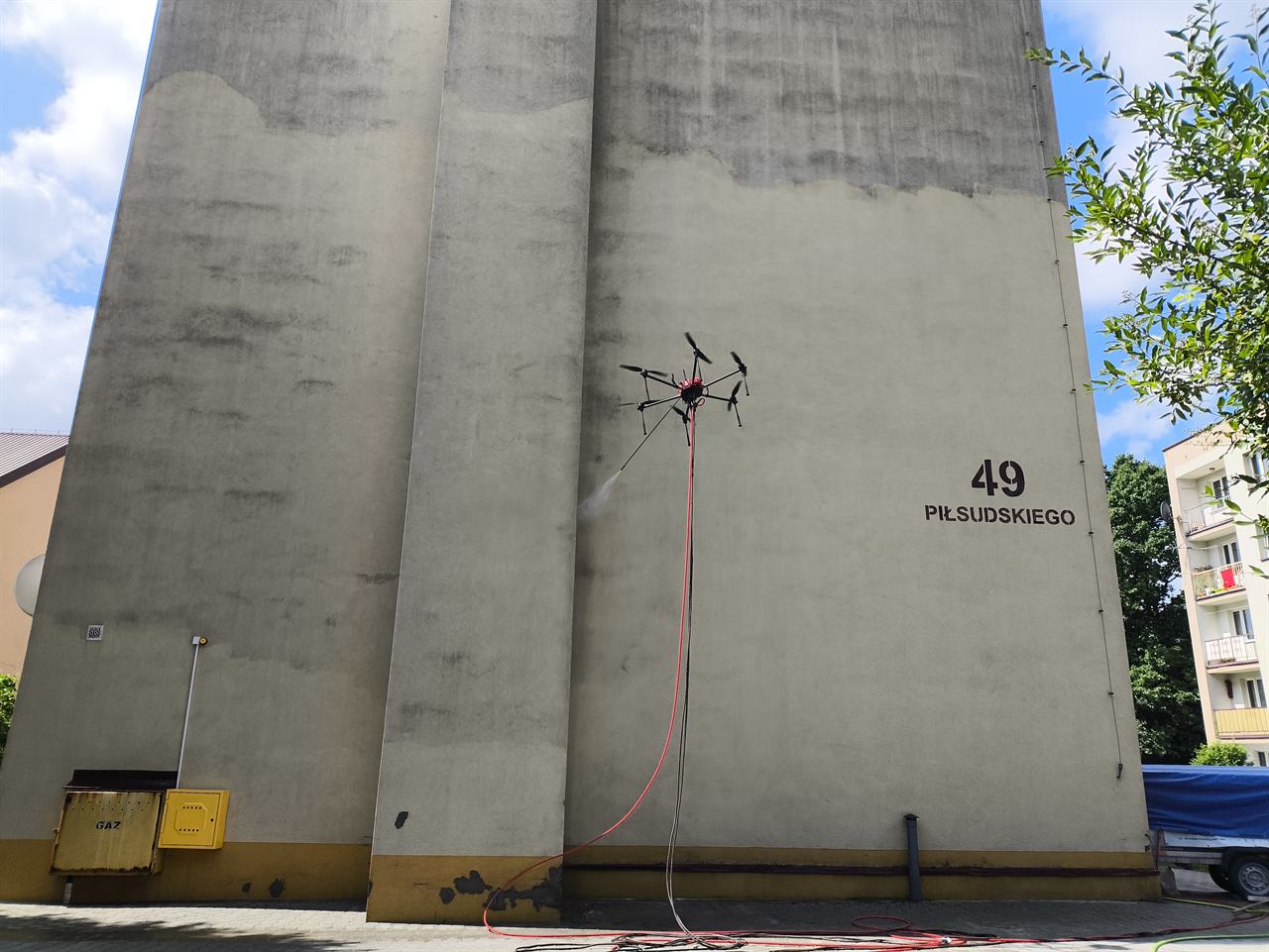 Piłsudskiego 49 – mycie elewacji dronem