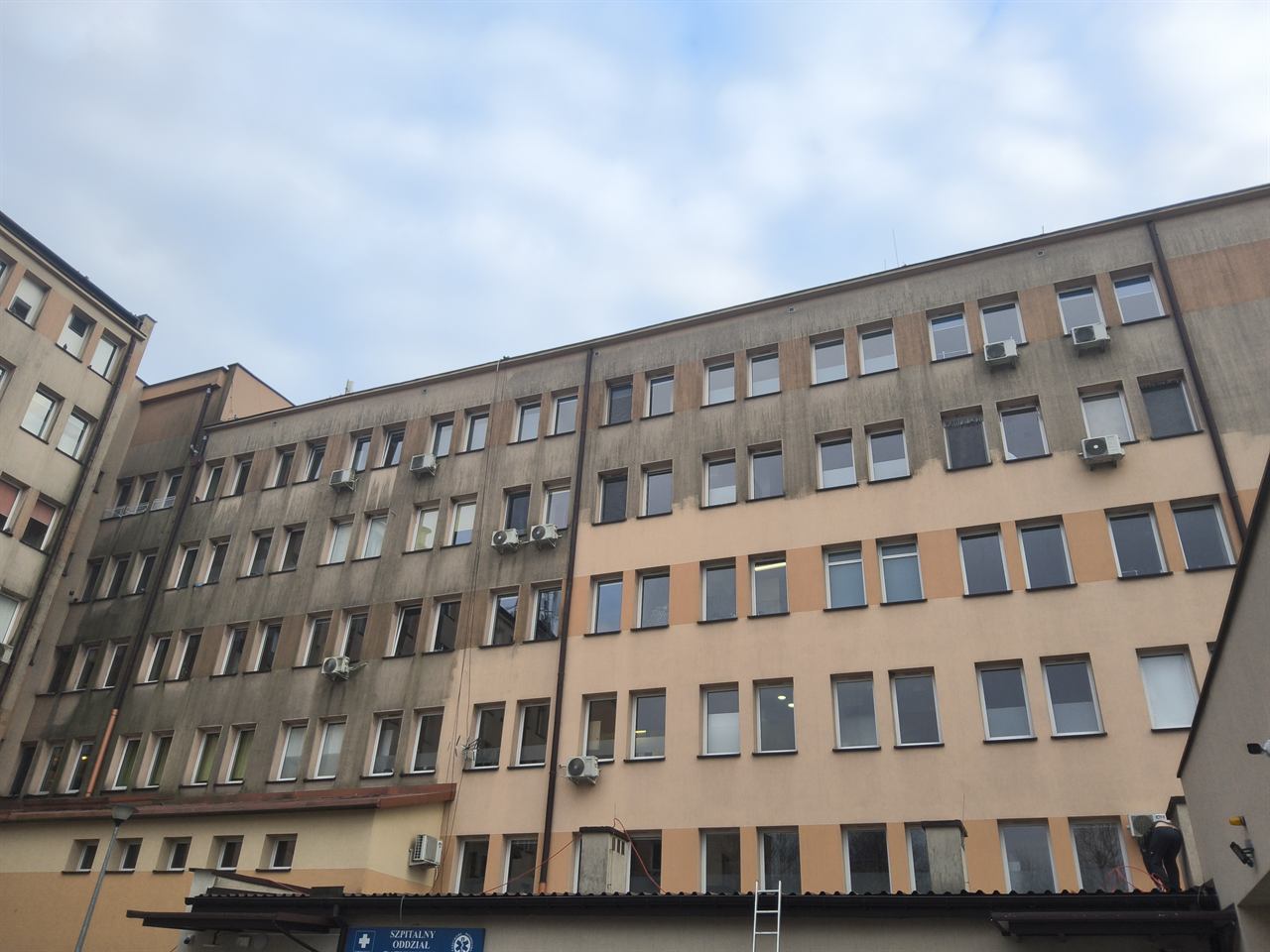 Szpital Powiatowy – mycie elewacji dronem