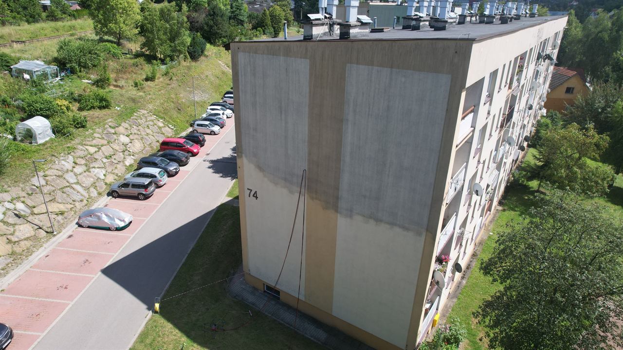 Blok nr 74 – efekt mycia elewacji